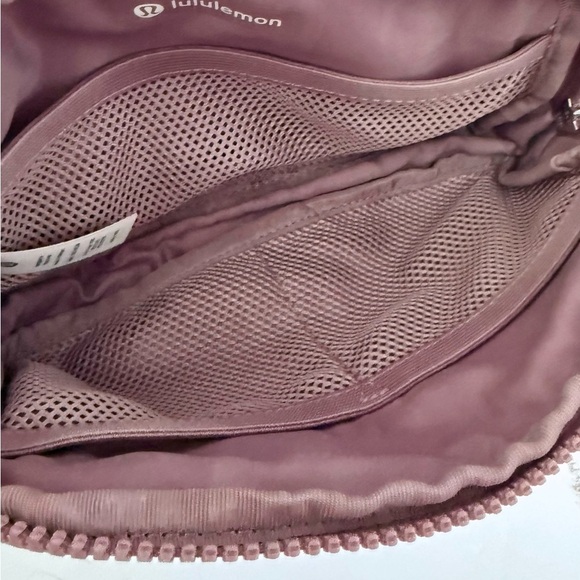 Lululemon Everywhere Belt Bag Dusty Pink Crossbody - Picture 5 of 5